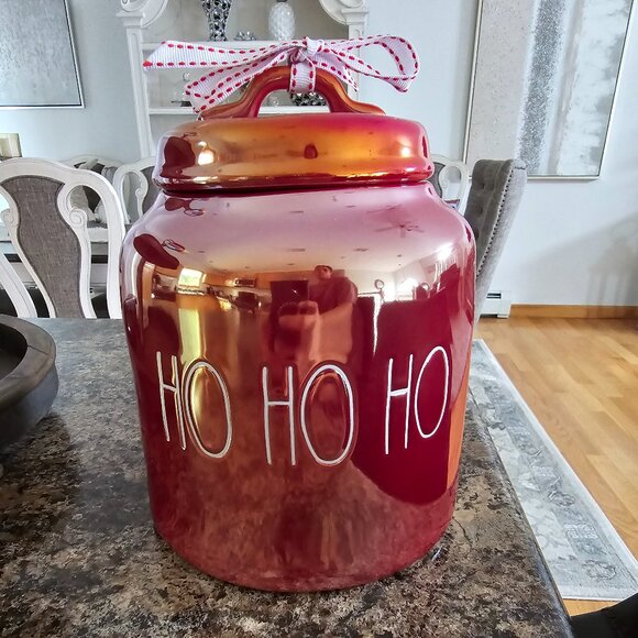 RAE DUNN Holiday Cookie Jar - Picture 1 of 6